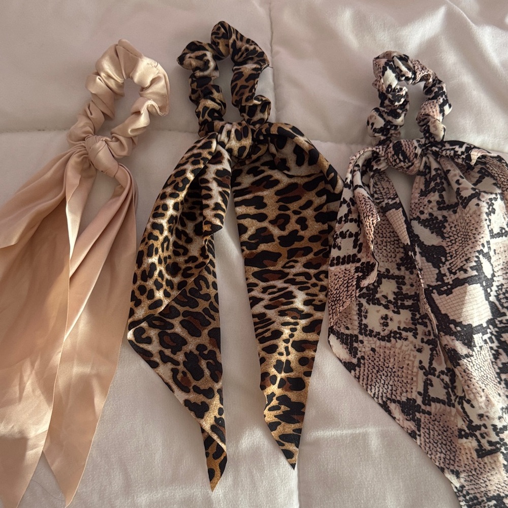 ASSORTED SCRUNCHIES - 3 PACK